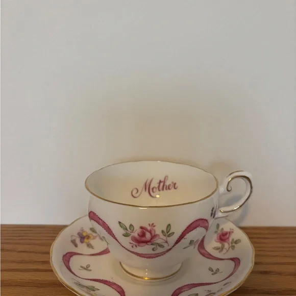 Vintage Foley Pink Tea Cup and Saucer with Pink Roses English Bone China - Picture 2 of 4